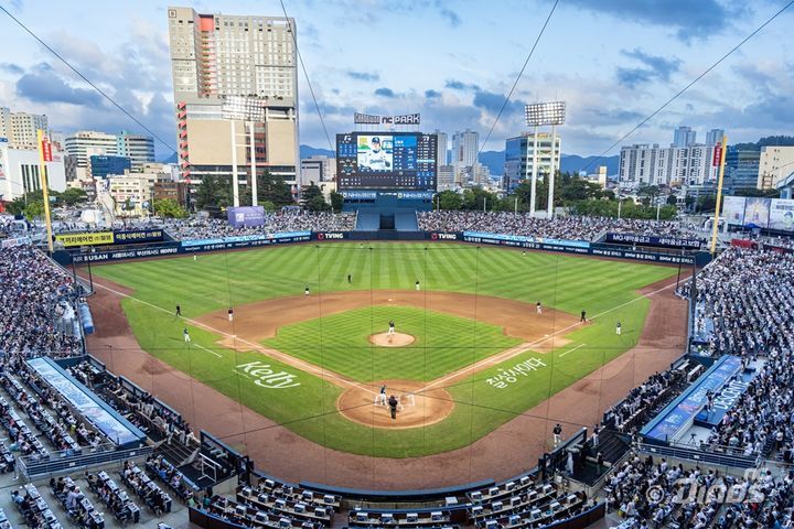 [서울=뉴시스] 만원 관중 입장한 창원 NC파크. (사진 = NC 다이노스 제공) *재판매 및 DB 금지