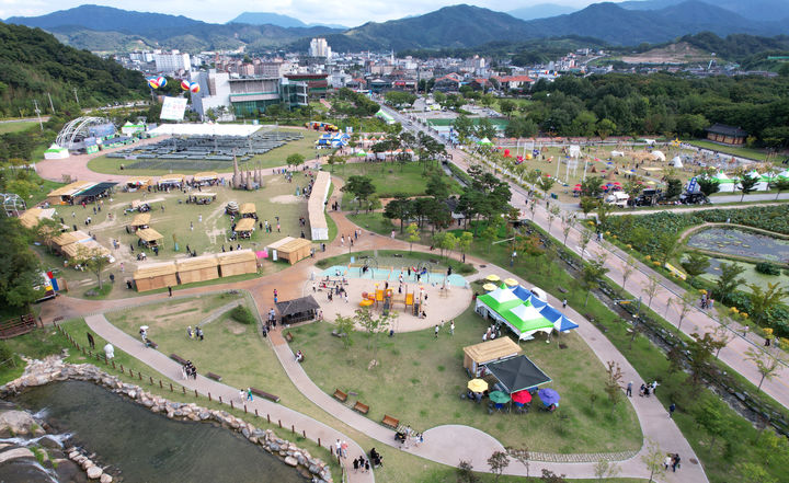 [함양=뉴시스] 함양군청 함양산삼축제 축제장 전경 *재판매 및 DB 금지 *재판매 및 DB 금지