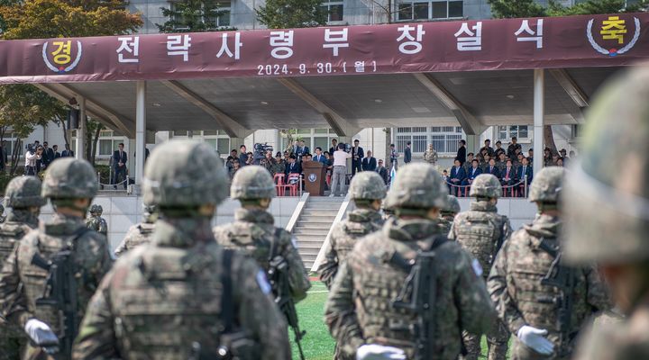 [서울=뉴시스] 국방부는 9월 30일 김용현 국방부장관 주관으로 전략사령부 창설식을 거행했다고 밝혔다. 이날 행사에는 김명수 합동참모의장을 비롯해 각 군 참모총장, 주한미군사령관 등이 참석했다. (사진=국방부 제공) 2024.09.30. photo@newsis.com *재판매 및 DB 금지