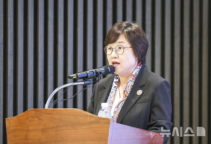 [서울=뉴시스] 정병혁 기자 = 최안나 대한의사협회 대변인이 30일 서울 용산구 대한의사협회에서 의료현안 관련 기자브리핑을 하고 있다. 2024.09.30. jhope@newsis.com