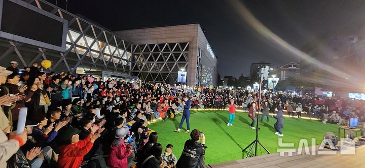 [안양=뉴시스] 지난해 '두루 美 축제' 현장. (사진=안양시 제공). 2024.10.01. photo@newsis.com  