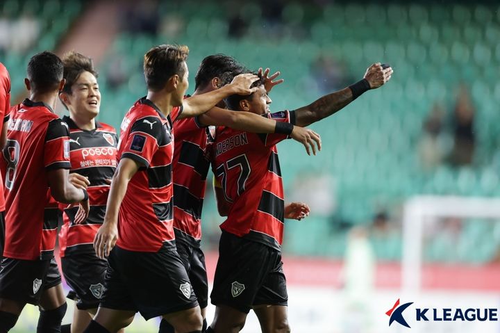 [서울=뉴시스] 프로축구 K리그1 포항 스틸러스. (사진=한국프로축구연맹 제공) *재판매 및 DB 금지