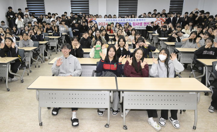 순창군으로부터 연 400만원, 4년간 1600만원의 '대학생 생활지원금'을 받고 있는 순창군 옥천인재숙 수료생들. *재판매 및 DB 금지