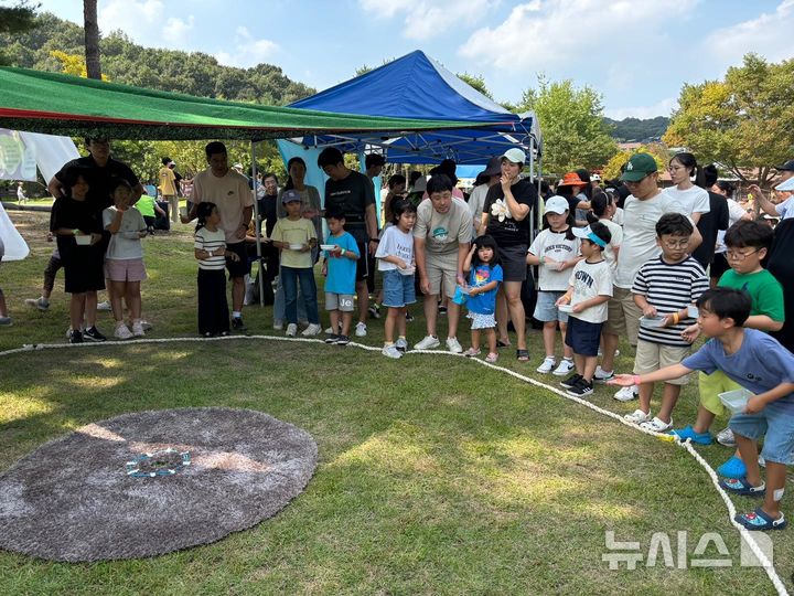 [성남=뉴시스] 지난해 열린 찾아가는 팝업놀이터 (사진=성남시 제공)