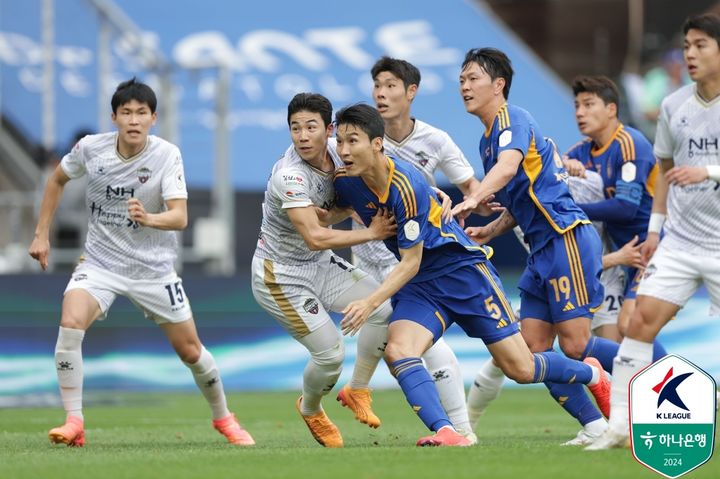 [서울=뉴시스] 프로축구 K리그1 울산 HD와 김천 상무의 맞대결 장면. (사진=한국프로축구연맹 제공) *재판매 및 DB 금지