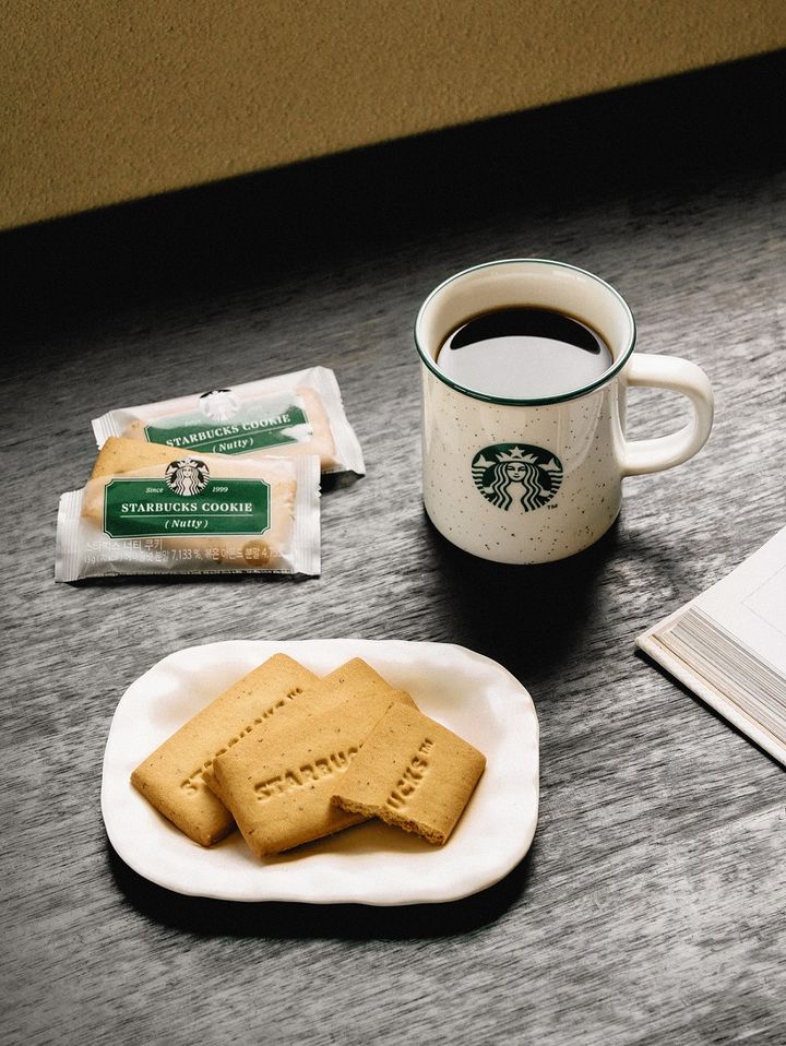 너티 쿠키 틴 세트와 파이크 플레이스 로스트 오리가미 모습.(사진=스타벅스 코리아 제공) *재판매 및 DB 금지