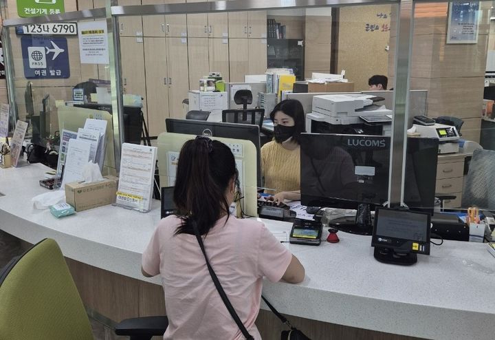 [청양=뉴시스] 충남 청양군 여권야간민원실. (사진= 청양군 제공) *재판매 및 DB 금지