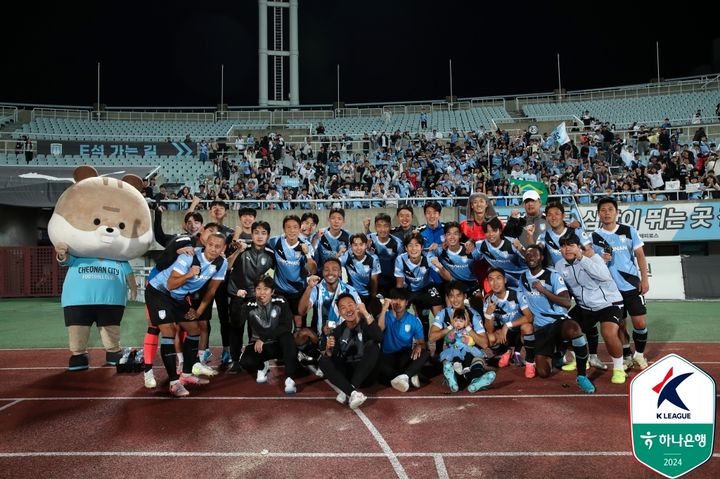 [서울=뉴시스] 프로축구 K리그2 천안시티 선수단. (사진=한국프로축구연맹 제공)  *재판매 및 DB 금지