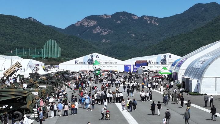 [계룡=뉴시스]계룡군문화축제가 축제기간 동안 단 한 건의 안전사고 없이 진행돼 안전축제를 입증했다. 2024. 10. 07  *재판매 및 DB 금지