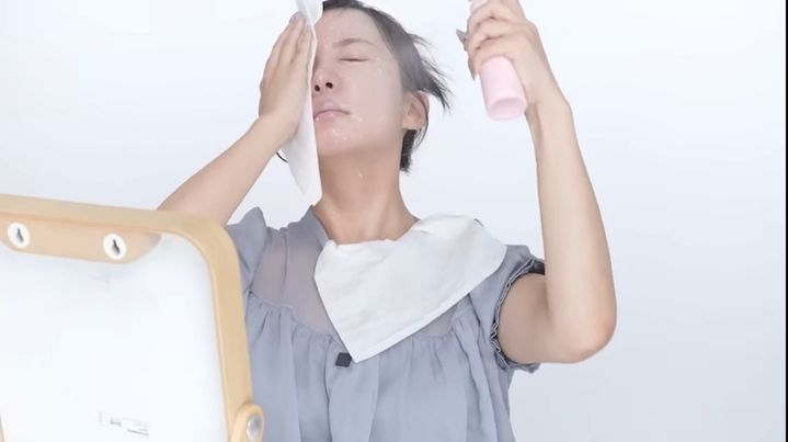 [서울=뉴시스] 지난 5일 '회사원A'는 스킨플래닝을 직접 체험한 영상을 올렸다 (사진= 유튜브 채널 '회사원A' 캡처 ) 2024.10.7. photo@newsis.com *재판매 및 DB 금지