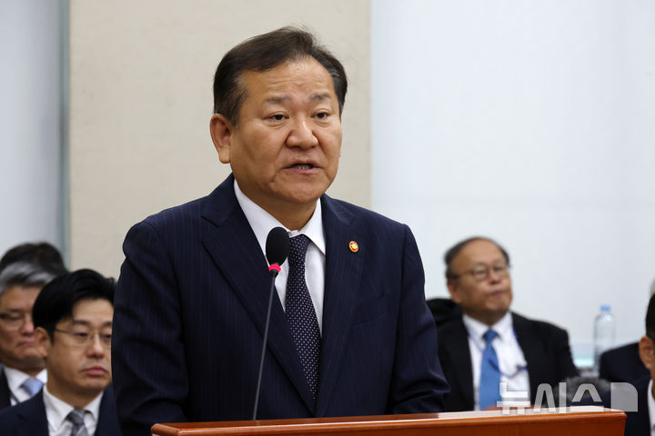 [서울=뉴시스] 12·3 비상계엄 당시 주요 언론사에 대한 단전·단수를 지시하는 등 내란 행위에 관여한 혐의로 상고심을 받고 있는 이상민 전 행정안전부 장관 측이 '3개월 내 선고 규정'을 지키지 않아도 된다며 전원합의체 회부를 요청한 것으로 전해졌다. 특검팀은 반대 의견서를 냈다. 사진은 이상민 전 행정안전부 장관. (사진=뉴시스DB). 2026.07.14. photo@newsis.com 