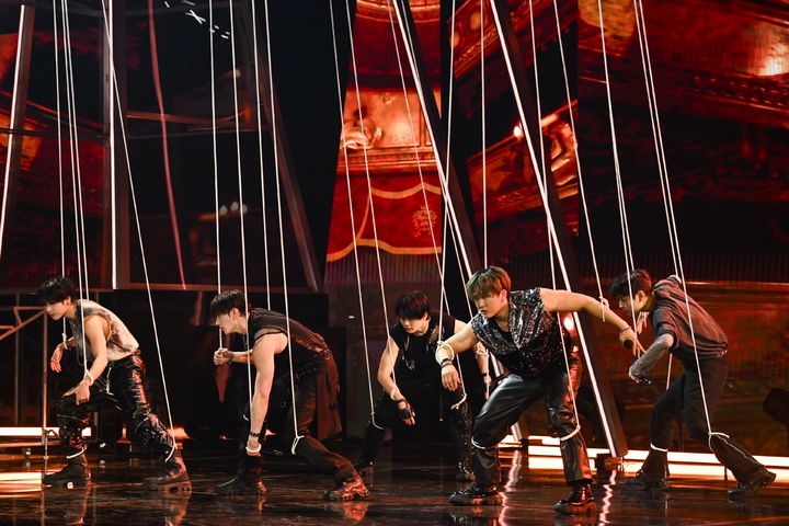 [서울=뉴시스] 스트레이 키즈_아메리칸 뮤직 어워즈 50주년 스페셜 무대. (사진 = Dick Clark Productions 제공) 2024.10.08. photo@newsis.com *재판매 및 DB 금지