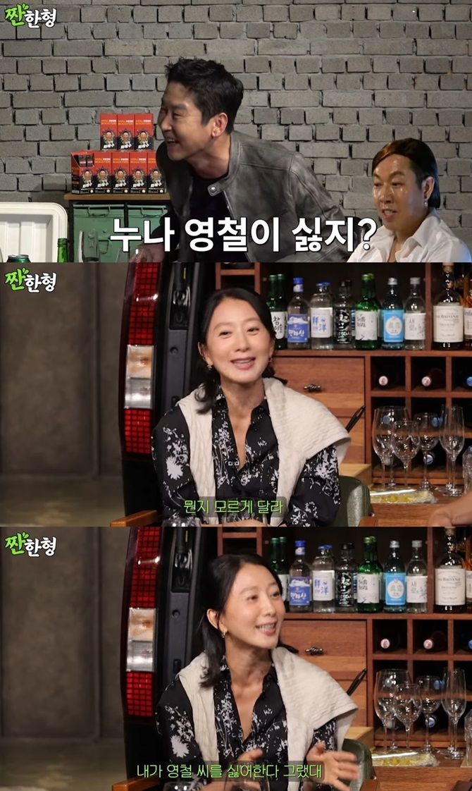[서울=뉴시스] 7일 유튜브 채널 '짠한형 신동엽'에서 배우 김희애가 자신을 성대모사한 코미디언 김영철을 언급했다.(사진=짠한형 신동엽 화면 캡처) 2024.10.08 photo@newsis.com *재판매 및 DB 금지