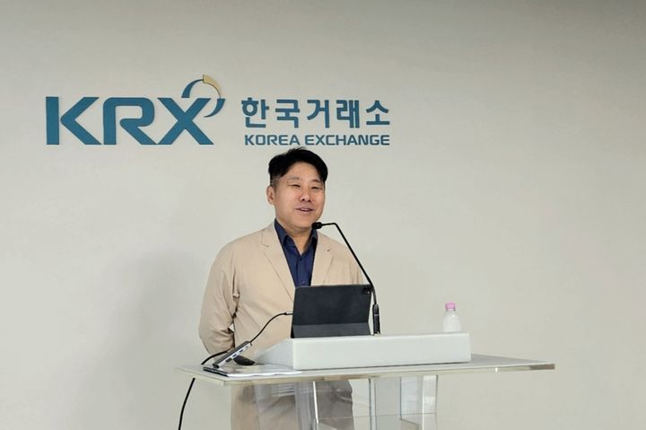 현대차증권 노근창 리서치센터장이 8일 서울 한국거래소 기자실에서 '2025년에 반도체 겨울은 다시 오나'라는 주제로 기자간담회를 가졌다. 박주연 기자 photo@newsis.com *재판매 및 DB 금지