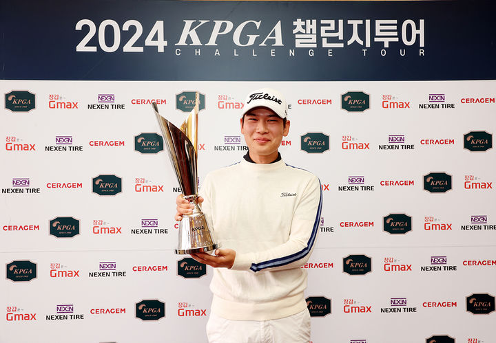 [서울=뉴시스]이유진, 2024 KPGA 2부투어 19회 대회 우승. (사진=KPGA 투어 제공)