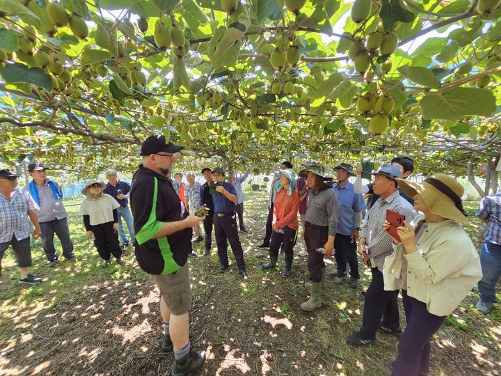 [창원=뉴시스]해외전문가초빙교육.2024.10.08.(사진=경남도 제공) photo@newsis.com *재판매 및 DB 금지