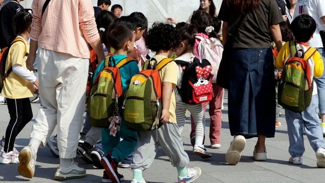 [서울=뉴시스] 7일(현지 시각) 미국 일리노이대 시카고 캠퍼스 제이 올샨스키 교수팀은 과학 저널 '네이처 에이징(Nature Aging)'에서 현재 기대수명이 가장 높은 한국과 일본 등 8개국과 홍콩·미국의 1990~2019년 사망률 데이터를 분석했다고 밝혔다. 기사 본문과는 무관한 사진. *재판매 및 DB 금지