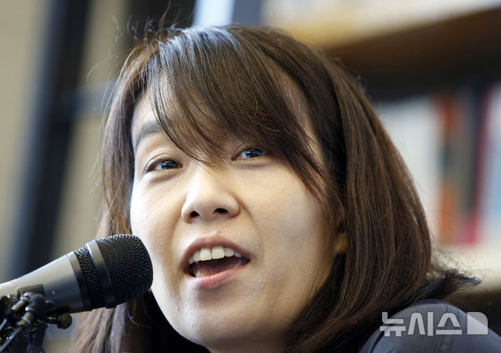 한강 노벨문학상에 BTS도 환호 "한국 문화에 감격했다"
