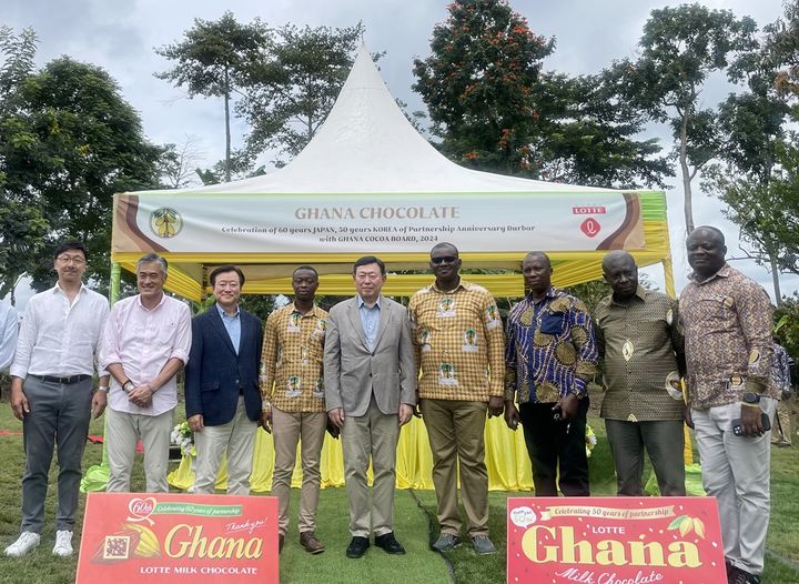 신동빈 롯데그룹 회장(가운데), 이영구 롯데식품군 총괄대표(왼쪽 세번째), 다마쓰카 겐이치 롯데홀딩스 대표(왼쪽 두번째). (사진=롯데지주 제공) *재판매 및 DB 금지