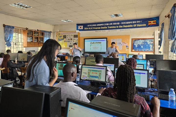 [수원=뉴시스] 디지털 교육 현지 연수. (사진=경기도교육청 제공) 2024.10.10. photo@newsis.com *재판매 및 DB 금지