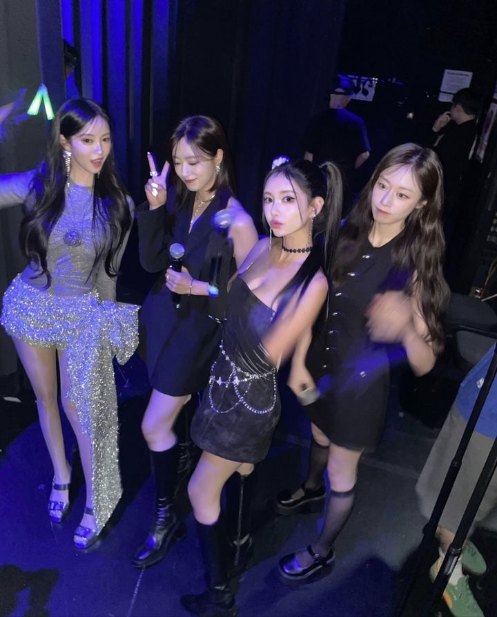 [서울=뉴시스] 그룹 '티아라' 큐리가 지난 7일 마카오에서 열린 '티아라 15주년 팬미팅'에서 지연, 함은정, 효민 등 티아라 다른 멤버들과 찍은 사진을 공개했다. (사진=큐리 인스타그램 캡처) 2024.10.10. photo@newsis.com *재판매 및 DB 금지