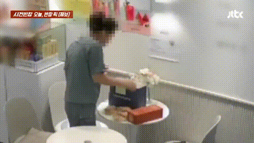 [서울=뉴시스] 지난 8일 JTBC '사건반장'에서는 지난 8월 8일 인천광역시 서구의 한 무인카페에서 일어난 일화가 소개됐다. (사진=JTBC 보도 갈무리) *재판매 및 DB 금지