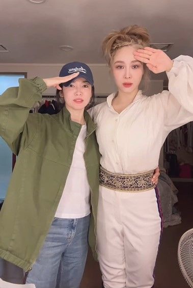 [서울=뉴시스] 송혜교(왼쪽), 옥주현. (사진=옥주현 인스타그램 캡처) 2024.10.10. photo@newsis.com   *재판매 및 DB 금지