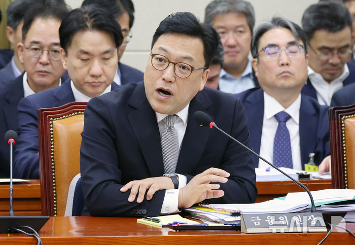 [서울=뉴시스] 조성우 기자 = 김병환 금융위원회 위원장이 10일 오전 서울 여의도 국회에서 열린 정무위원회의 금융위원회, 한국산업은행, 중소기업은행에 대한 국정감사에서 의원 질문에 답변하고 있다. 2024.10.10. xconfind@newsis.com