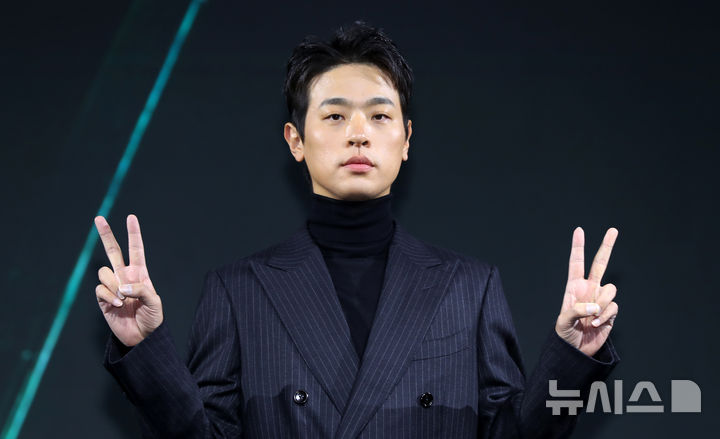 [서울=뉴시스] 김혜진 기자 = 배우 박정민이 10일 오전 서울 종로구 JW메리어트 동대문에서 열린 넷플릭스 영화 '전,란' 제작보고회에서 포즈를 취하고 있다. 2024.10.10. jini@newsis.com