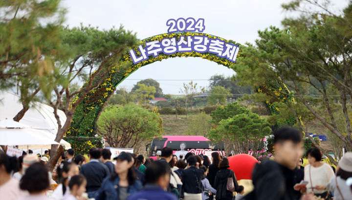 '2024 나주 영산강 축제' 당시 인산인해를 이룬 영산강정원 모습. (사진=뉴시스DB) photo@newsis.com *재판매 및 DB 금지