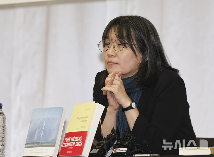 "종이책 없으면 e북이라도"…'노벨상' 한강 전자책 검색량 61배 폭증