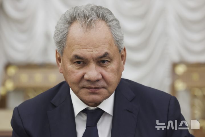 [모스크바=AP/뉴시스]세르게이 쇼이구 러시아 국가안보회의 서기가 지난해 10월 10일(현지 시간) 모스크바에서 블라디미르 푸틴 대통령이 주재하는 회의에 참석해 있다. 2025.05.01.