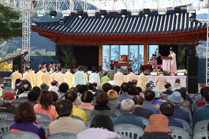 [산청=뉴시스] 산청군 '제47회 남명선비문화축제'. (사진=산청군 제공) 2024.10.11. photo@newsis.com  *재판매 및 DB 금지