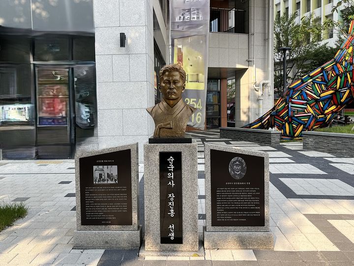 [대구=뉴시스]1927년 10월 18일 조선은행 대구지점 폭파를 시도했던 장진홍(1895~1930) 의사 흉상(사진=대구근대역시관 제공) 2024.10.11 photo@newsis.com *재판매 및 DB 금지