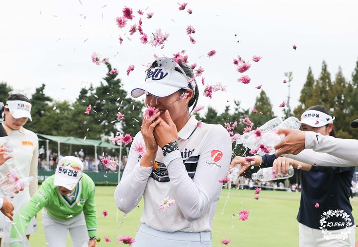 [서울=뉴시스]김민별, KLPGA 투어 데뷔 2년 차에 생애 첫 우승. (사진=KLPGA 투어 제공)