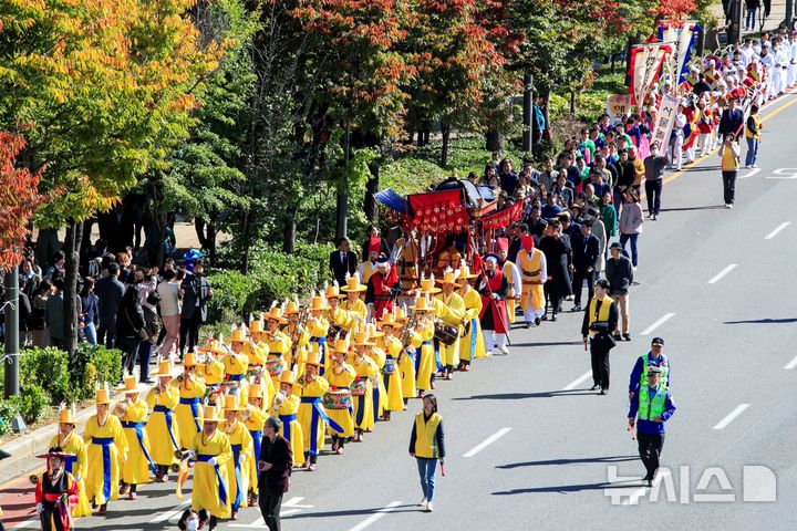 [서울=뉴시스]사또행사 퍼레이드.