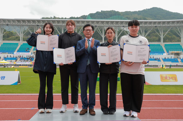 대한육상연맹 꿈나무 선수 출신 한국기록 경신선수 포상금 수여식. (사진=대한육상연맹 제공) *재판매 및 DB 금지