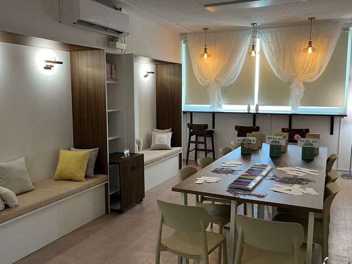 [서울=뉴시스]도봉구 ‘씽글벙글 사랑방 봉랑채’ 내부 모습. 2024.10.16. (사진=도봉구 제공) *재판매 및 DB 금지