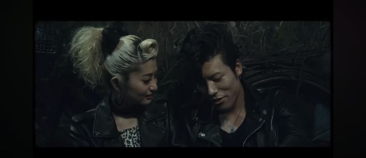 [서울=뉴시스] 파이브 세컨즈 오브 서머 '영블러드(Youngboold)' 뮤직비디오에 등장한 '비스캣츠' 미사키와 '죠니 판도라' 죠니. (사진 = 유튜브 캡처) 2024.10.16. photo@newsis.com *재판매 및 DB 금지