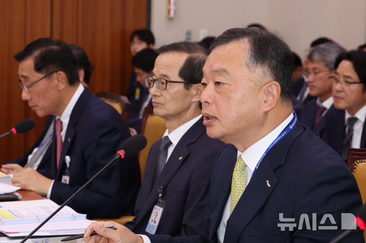 [서울=뉴시스] 권창회 기자 = 유병태 한국주택도시보증공사 사장이 16일 오전 서울 여의도 국회에서 열린 국토교통위원회 한국부동산원-주택도시보증공사 등에 대한 국정감사에서 의원질의에 답하고 있다. 2024.10.16. kch0523@newsis.com