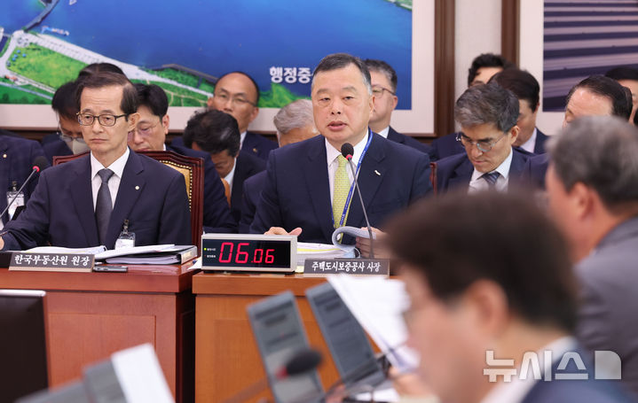 [서울=뉴시스] 권창회 기자 = 유병태 한국주택도시보증공사 사장이 16일 오전 서울 여의도 국회에서 열린 국토교통위원회 한국부동산원-주택도시보증공사 등에 대한 국정감사에서 의원질의에 답하고 있다. 2024.10.16. kch0523@newsis.com