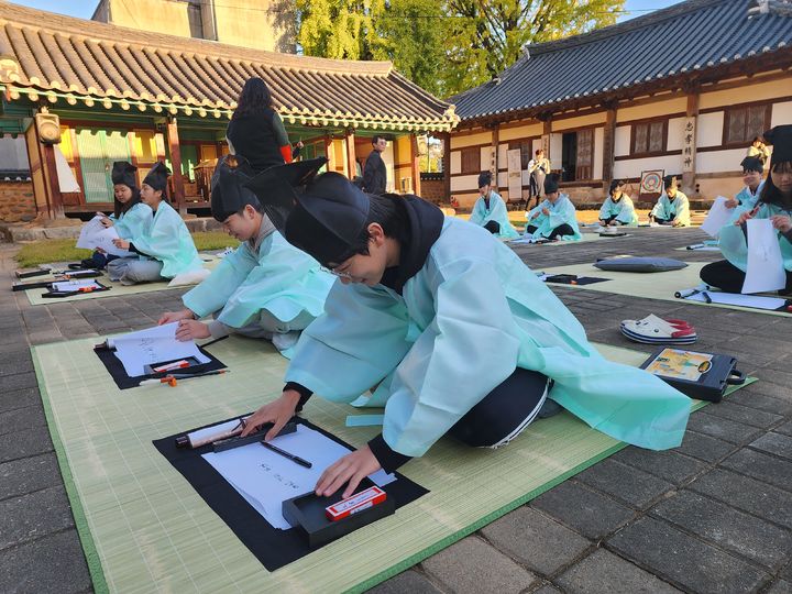 [서울=뉴시스] 전북 무주, 양사재의 나날 – 무주향교 과거제 (사진=국가유산청 제공) 2024.10.17. photo@newsis.com *재판매 및 DB 금지