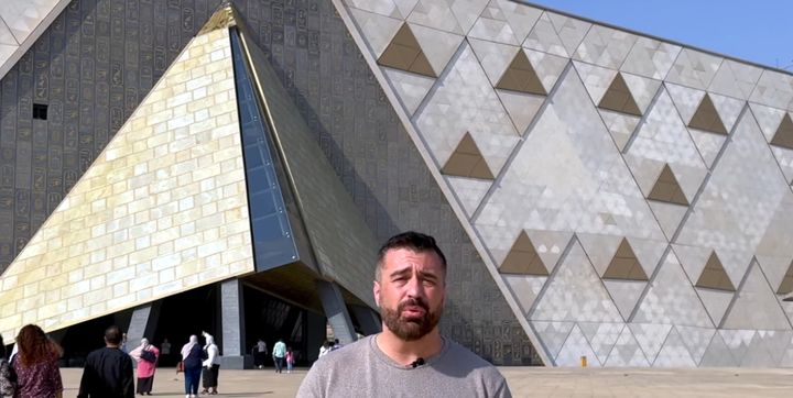 [서울=뉴시스]이집트 대박물관(GEM:Great Egyptian Museum)이 16일(현지 시각) 고대 이집트의 모습을 전시하는 12개의 홀을 포함한 주요 갤러리를 부분적으로 개관했다.(사진=GEM 유튜브 캡처) *재판매 및 DB 금지