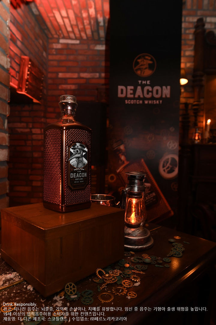 페르노리카가 소버린 브랜드와 협업해 지난 15일 국내에 출시한 스카치 위스키 '더 디콘(THE DEACON)' 모습.(사진=페르노리카 코리아 제공) *재판매 및 DB 금지