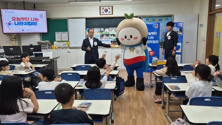 [수원=뉴시스] 보훈 선양활동. (사진=경기남부보훈지청 제공) 2024.10.18. photo@newsis.com *재판매 및 DB 금지