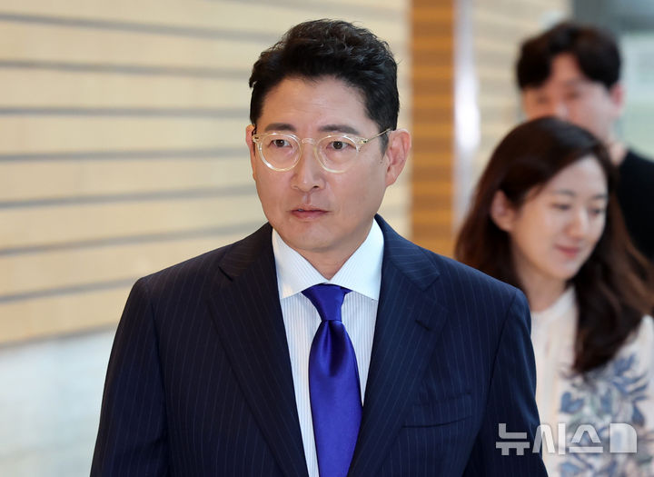 [서울=뉴시스] 이영환 기자 = 조현준 효성 회장이 지난해 10월18일 오전 서울 영등포구 한국경제인협회 컨퍼런스센터에서 열린 제31회 한일재계회의에 참석하고 있다. 2024.10.18. 20hwan@newsis.com