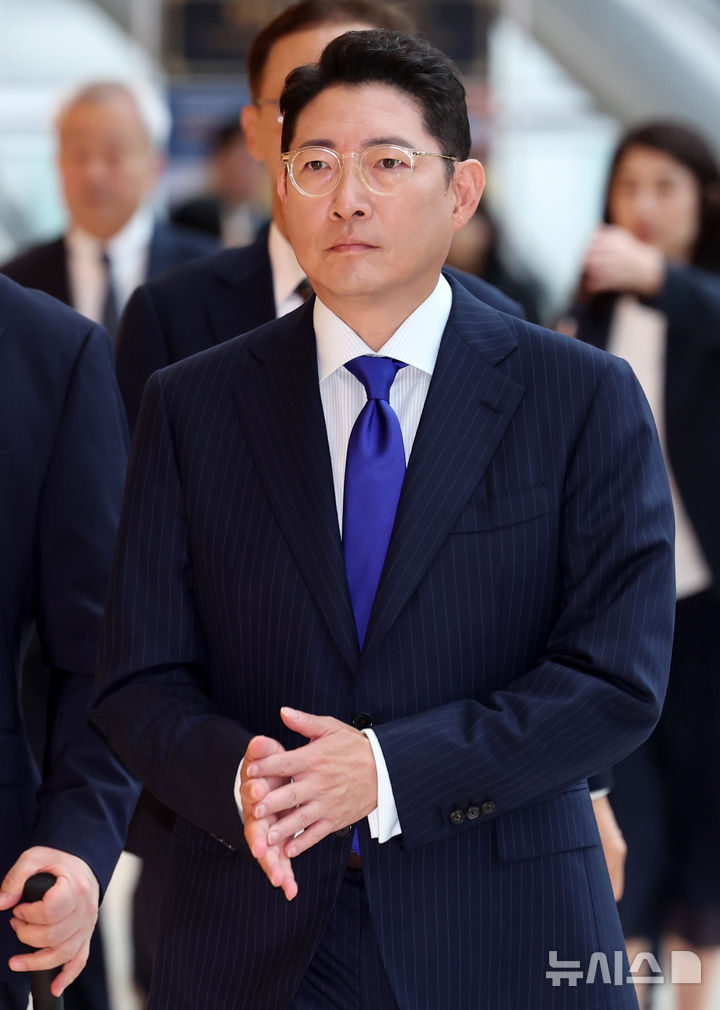 [서울=뉴시스] 이영환 기자 = 조현준 효성 회장이 18일 오전 서울 영등포구 한국경제인협회 컨퍼런스센터에서 열린 제31회 한일재계회의에 참석하고 있다. 2024.10.18. 20hwan@newsis.com