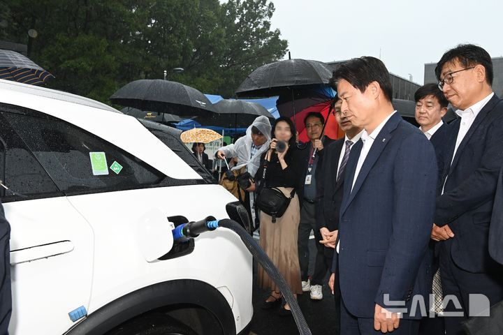 [부천=뉴시스] 정일형 기자 = 부천시는 최근 조용익 시장이 참석한 가운데 춘의동 수소충전소 준공식을 개최했다. (사진은 부천시 제공)