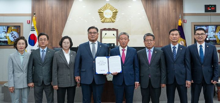 질마재 도로건설 촉구 건의문 채택한 괴산군의회(사진=괴산군의회 제공) *재판매 및 DB 금지