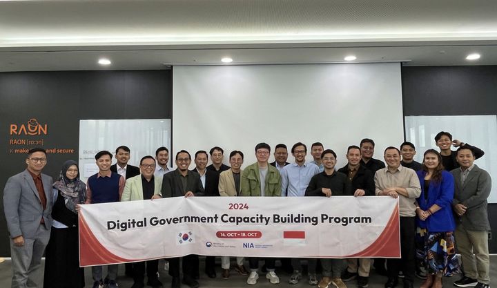 라온시큐어 인도네시아 정부 관계자 K-DID 역량강화 프로그램에서 관계자들이 기념촬영 하고 있다(사진=라온시큐어 제공) *재판매 및 DB 금지